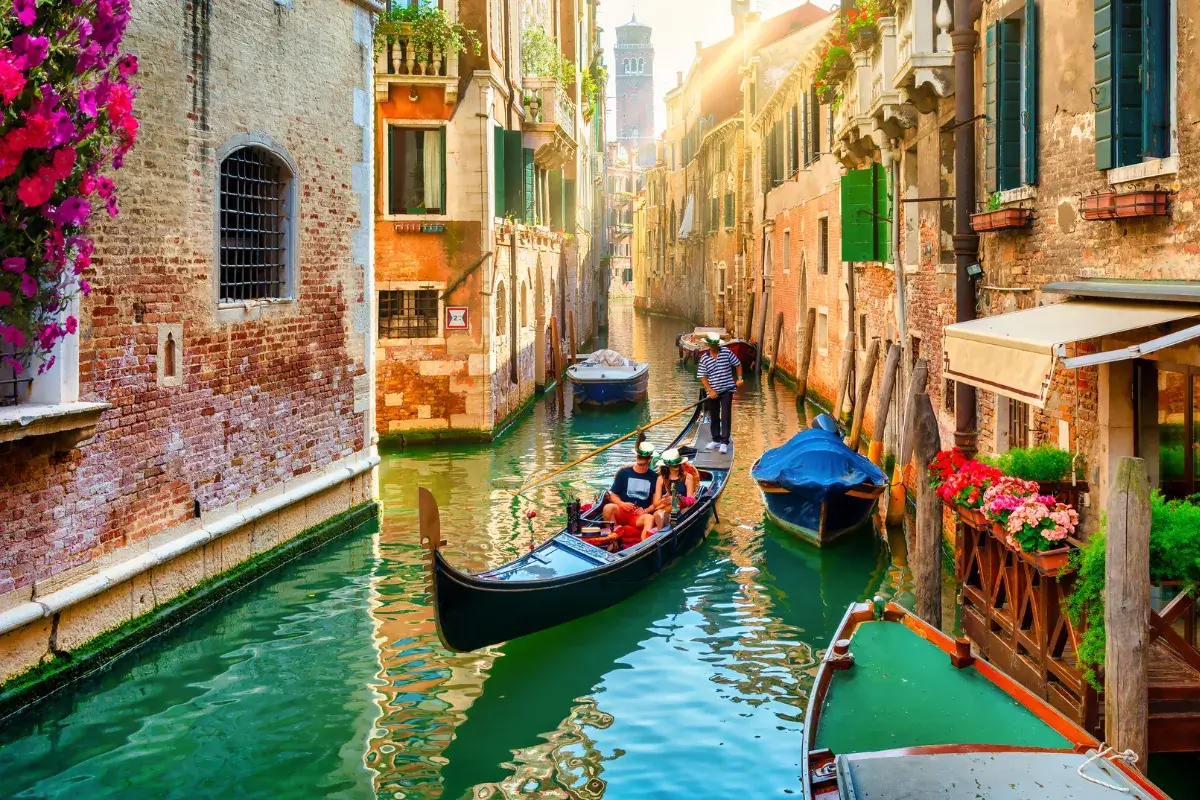 FIVE reasons why you will never want to leave Venice