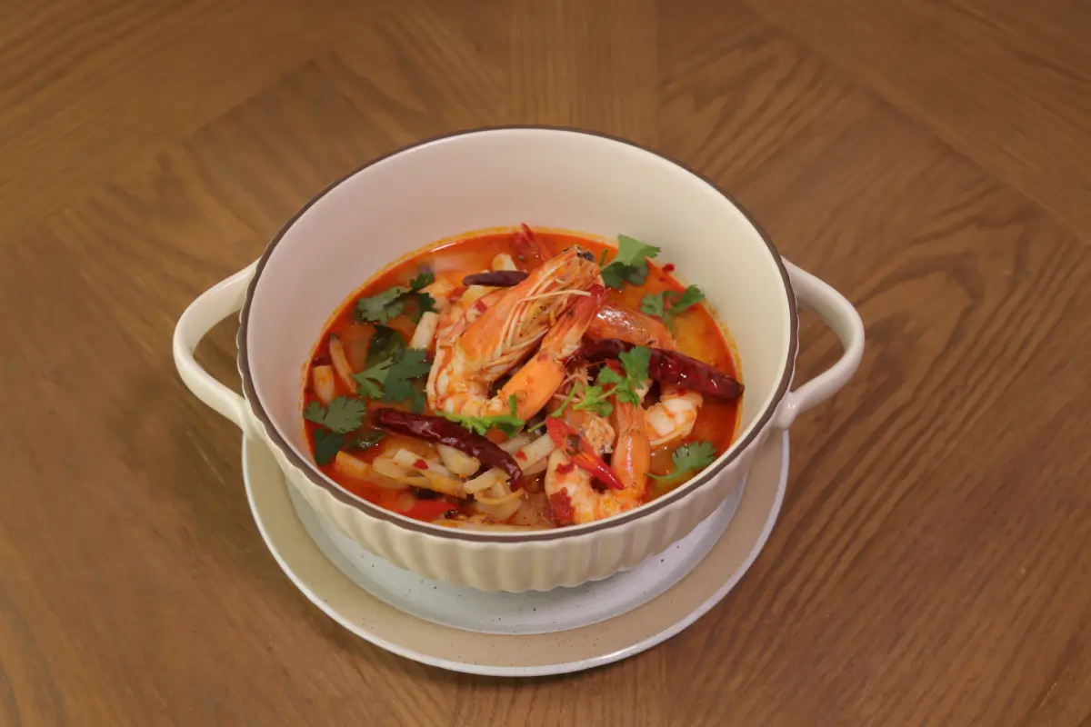 Tom Yum Goong (Spicy Shrimp Soup)