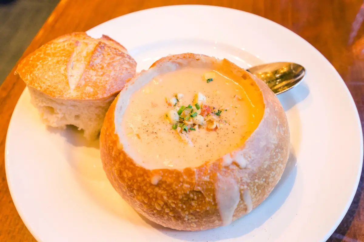 San Francisco – Clam Chowder in a Sourdough Bread Bowl