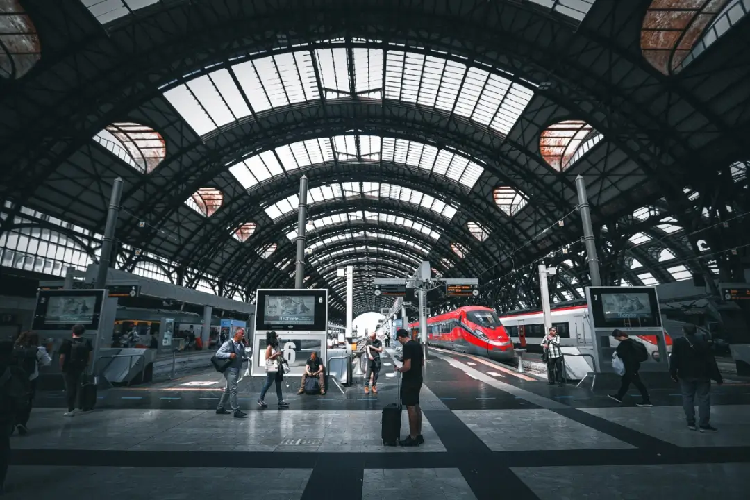 traveller Europe train station